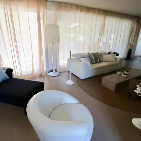 Villa Exclusive With Large Terrace And Pool, High Standard Beaches In Walking Distance